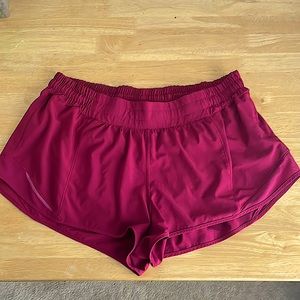 Lululemon Hotty Hot  low rise 2.5” shorts